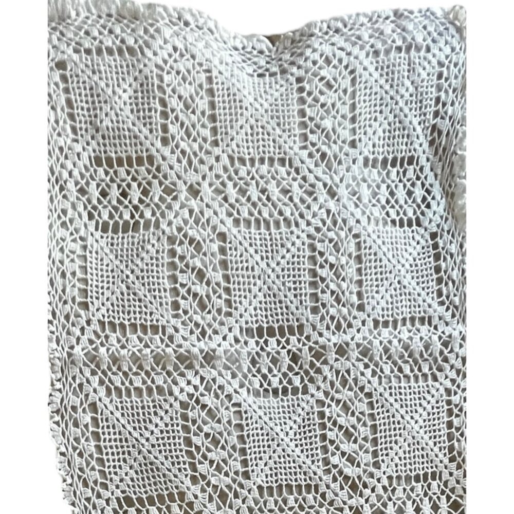Hand-Crocheted White Lace Table Runner Dresser Scarf Shawl 51x17 Granny core VTG - Picture 2 of 10